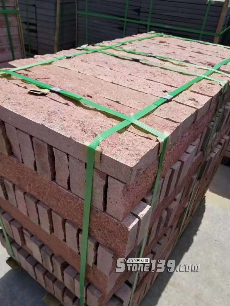 四川雅安天虹石材廠主營雅蒙黑、滎經紅（中國紅）、紫檀木紋、漢白玉