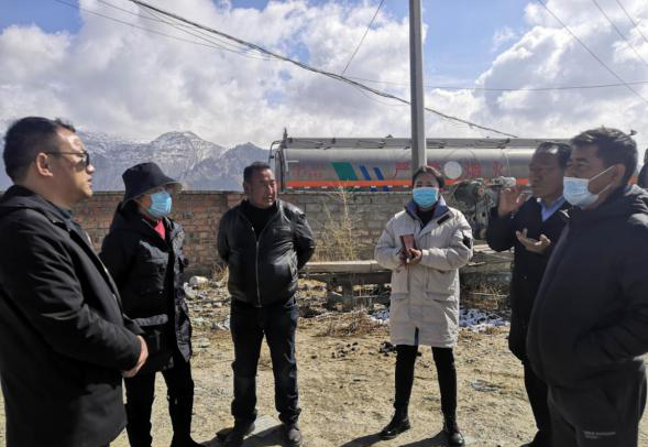 拉薩市生態環境局檢查指導乃瓊街道石材加工廠搬遷工作